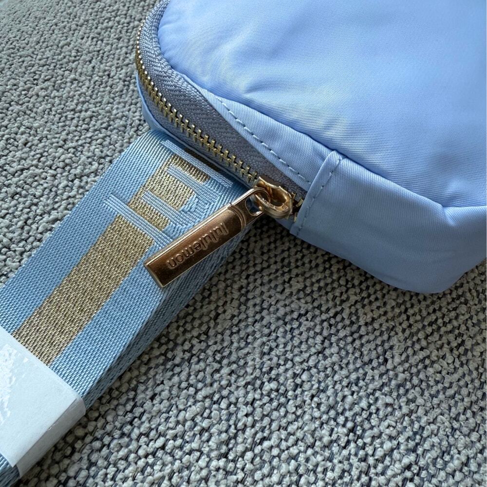 NEW Lululemon Everywhere Wordmark Crossbody Belt Bag 1L - Baby Blue Gold - Picture 4 of 5